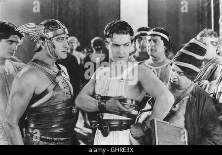 Ben Hur USA 1926 - Fred Niblo, Alfred L. Raboch Der junge Juda Ben Hur (RAMON NOVARRO) wächst nach der Geburt Christi als Sohn einer fürstlichen Familie à Jérusalem auf. Einstiger Sein Freund Messala (FRANCIS X. BUSHMAN,l) kehrt sich als römischer Offizier gegen ihn ; Ben Hur kommt auf eine Galeere, wird später von einem römischen Tribun adoptiert und kann sich in einem dramatischen une Streitwagenrennen rächen Messala. Angesichts der Leiden Jesu, den er mit vor dem Tod enrôlement Macht am Kreuz bewahren, bekehrt er sich zum Christentum... Regie : Fred Niblo, Alfred L. Raboch aka. Ben Banque D'Images