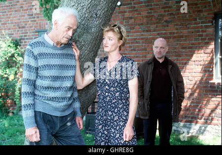 Gestohlene Das Leben Ein Frühsommertag - auf der Insel Rügen. Die Blumenfrau Julia Berger (NINA PETRI) findet in Ihrem Briefkasten einen Berg Zuschriften und auf Ihre Kontaktanzeige Wilhelm Boden (ROLF ILLIG) seinen Bruder älteren Anton ermordet neben seinen Antiquitäten. Bruno Stein (CHRISTIAN REDL) übernimmt die Ermittlungen und gleichzeitig ist l'unique Schreiber, für dessen Zuschrift interessiert sich Julia. Regie : Christian GÜrlitz Banque D'Images