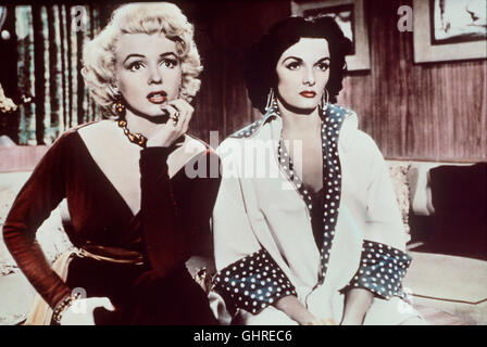 BLONDINEN BEVORZUGT hommes préfèrent les blondes de Howard Hawks USA 1953 - die beiden Tänzerinnen Lorelei (MARILYN MONROE) et Dorothy (JANE RUSSELL) reisen mit einem Dampfer nach Europa zur Hochzeit. Loreleis Doch die Braut kann auf der Fahrt wohlhabenden Männern und Diamanten nur schwer widerstehen. Regie : Howard Hawks aka. Hommes préfèrent les Blondes Banque D'Images