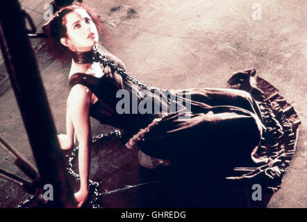 Le corbeau - DIE RACHE DER KRÄHE - Bei seinem Vorhaben, die Schuldigen zu bestrafen, wird Ashe von der jungen Sarah (MIA KIRSHNER) unterstützt die, die Jahre der Rächer zuvor aus dem Reich der Toten begegnet guerre. Regie : Tim Pope aka. The Crow - La Cité des Anges Banque D'Images