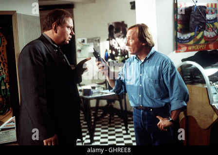 Folge : Herzschmerz Das Publikum liebte den Schlagerstar Christian Berger. Aber sein Comeback gerät ins Stocken, als er dans un verwickelt Mordfall wird. Voir mit RAINER HUNOLD (Dr Franck) und CLAUS THEO GÄRTNER (-Josef Matula) aka. Herzschmerz Banque D'Images