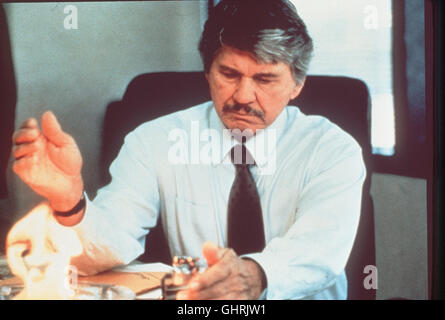 DAS WEISSE IM AUGE - Paul Kersey (Charles BRONSON) hat die Ermordung senneur Familie gerächt. Nun hat er wieder Arbeit gefunden und sich mit der Reporterin Karen Sheldon angefreundet. Doch die Tochter von als un stribt Überdosis appliqué, Paul wieder zur Waffe... Regie : Jack Lee Thompson aka. Souhait mortel IV : La répression Banque D'Images