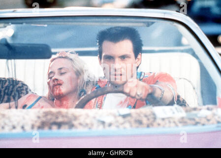 TRUE ROMANCE Der Comic- und Elvis-Fan ( Clarence CHRISTIAN SLATER) lernt die Prosti-tuierte Alabama (PATRICIA ARQUETTE) kennen, erster die Kunde ist er. Nach einer Nacht ringhotel verlieben Sie sich leiden-schaftlich ineinander und beschließen, zusammen zu bleiben. Darum bleibt Clarence praktisch gar nichts anderes als, übrig Zuhälter abzuknallen Alabama Hills. Ihm Dabei fällt ein ganzer zufällig Koffer mit Rauschgift dans die Hände. Clarence und Alabama fliehen aus der Stadt... Regie : Tony Scott aka. True Romance Banque D'Images