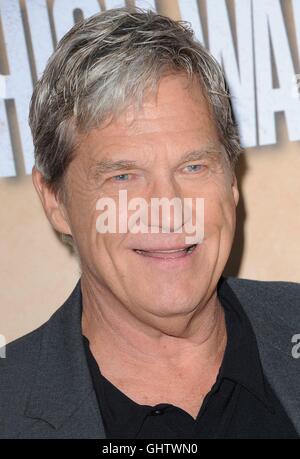 Los Angeles, CA, USA. 10 août, 2016. Jeff Bridges aux arrivées à l'enfer ou de l'eau élevé, Premiere Arclight Hollywood, Los Angeles, CA 10 août 2016. Credit : Elizabeth Goodenough/Everett Collection/Alamy Live News Banque D'Images
