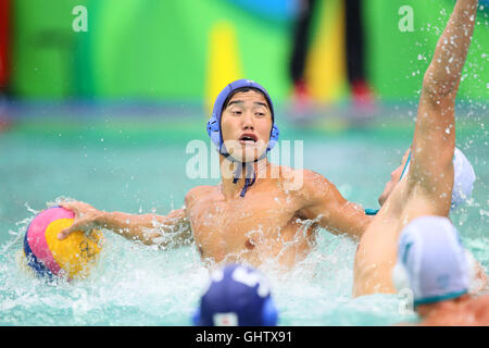 Atsushi Arai (JPN), 10 août 2016- Le water-polo : Men's groupe préliminaire un match entre l'Australie - Japon à Maria Lenk Centre aquatique pendant les Jeux Olympiques de Rio 2016 à Rio de Janeiro, Brésil. © Koji Aoki/AFLO SPORT/Alamy Live News Banque D'Images