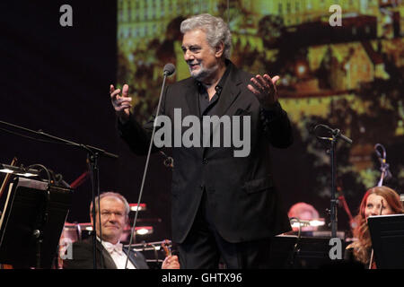 Budapest, Hongrie. 10 août, 2016. Ténor espagnol Placido Domingo donne un concert à Budapest, Hongrie, le 10 août 2016. © Csaba Domotor/Xinhua/Alamy Live News Banque D'Images