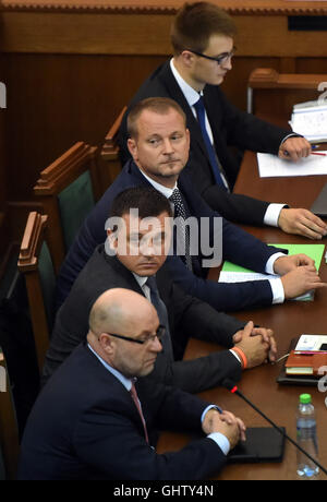 Assemblée des créanciers de l'entreprise minière OKD sur décision de solution à l'insolvabilité de l'entreprise avec ses quelque 10 000 employés, à Ostrava, en République tchèque, le 11 août 2016. Créanciers d'OKD a voté en faveur de la restructuration de la société minière de charbon noir lors de leur réunion à la Cour régionale. La décision d'aujourd'hui signifie qu'OKD continuera ses opérations. Mines non rentables seront éliminés et les employés vont progressivement être rejeté. Certains d'OKD sera apparemment des mines en opération jusqu'en 2023.Si les créanciers votent en faveur de la faillite La faillite serait mineur de charbon et les licenciements de masse immédiatement Banque D'Images