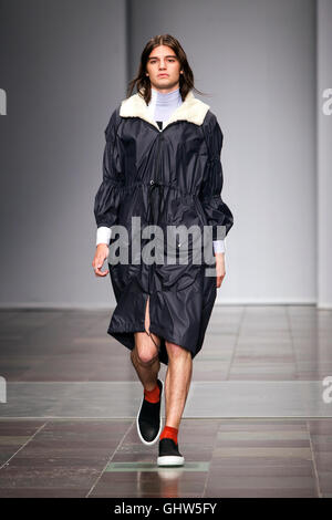 Copenhague, Denmmark - Août 11, 2016 : A model au Ellen show Pedersen à l'Hôtel de ville de Copenhague Copenhague pendant la Fashion Week Spring/Summer2017. Credit : OJPHOTOS/Alamy Live News Banque D'Images