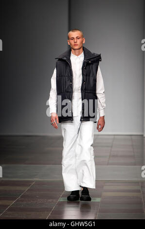Copenhague, Denmmark - Août 11, 2016 : A model au Ellen show Pedersen à l'Hôtel de ville de Copenhague Copenhague pendant la Fashion Week Spring/Summer2017. Credit : OJPHOTOS/Alamy Live News Banque D'Images