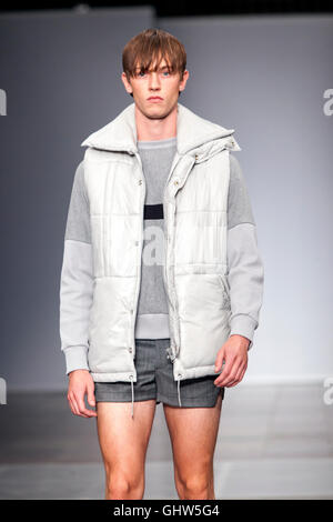 Copenhague, Denmmark - Août 11, 2016 : A model au Ellen show Pedersen à l'Hôtel de ville de Copenhague Copenhague pendant la Fashion Week Spring/Summer2017. Credit : OJPHOTOS/Alamy Live News Banque D'Images