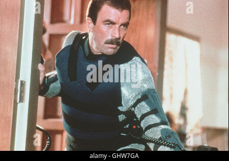 RUNAWAY - SPINNEN DES TODES- Sgt. Jack Ramsey (Tom Selleck), Polizist einer Spezialeinheit, kämpft gegen einen Verbrecher, der Roboter zu gerährlichen umfunktioniert un Waffen und Terroristen verkauft... Régie : Michael Crichton aka. Runaway Banque D'Images