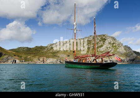 Le Provident un ancien chalutier à Brixham convertir pour le transport de passagers, au large de la côte du Devon Banque D'Images