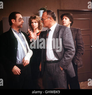 SOKO 5113 Folge : Das harte Geschäft Foto vlnr. : Horst Schickl (WILFRIED KLAUS), Bärbel Mattner (SABINE KAACK), Karl Göttmann (WERNER KREINDL), Fred less (BERND HERZSPRUNG). Regie : Kai Borsche aka. Harte Das Geschäft Banque D'Images