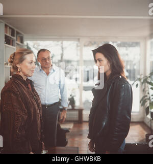 SOKO 5113 Folge : Das harte Geschäft Foto vlnr. : Irmgard Göttmann (KYRA MLADECK), Karl Göttmann (WERNER KREINDL), Maria (MAJA MARANOW). Regie : Kai Borsche aka. Harte Das Geschäft Banque D'Images