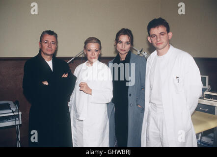 DER MÖRDER MEINER DANS NÄHE- Neuer Kinofilm : Hauptkommissarin Annabelle Schuster sucht den Killer mit der Maske, dessen letztes Opfer Sylvie Gittes, Die Frau des schönheitschirurgen Hanno, ist. Foto vlnr. : Hanno (HENRY HÜBCHEN), Clara (INGRID Van Bergen), Sylvie (CATHERINE FLEMMING), Markus (DOMINIQUE HORWITZ). Regie : Bernd BÜhlich Banque D'Images