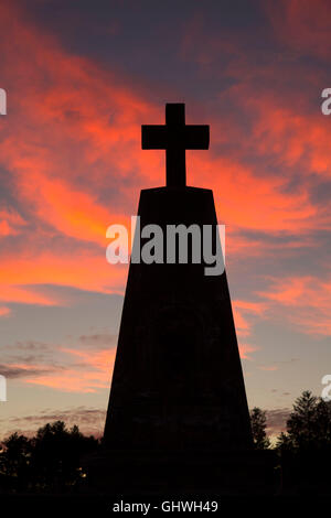 Le coucher du soleil, le cimetière Sacré Coeur, New Britain, Connecticut Banque D'Images