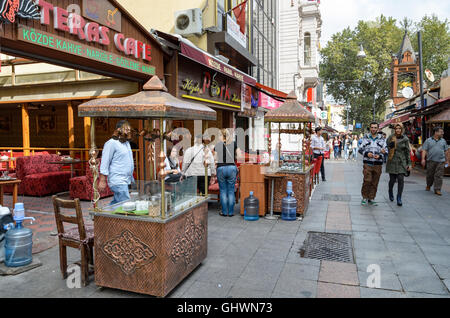 Istanbul, Turquie - Octobre 05, 2015 tradictional : café-restaurant dans le quartier de kadikoy Banque D'Images