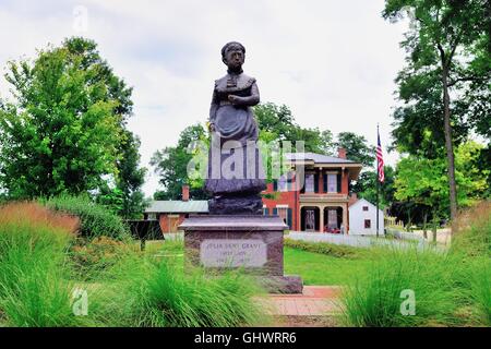 Une statue à la mémoire de Julia Dent Grant en face de l'octroi accueil à Galena, Illinois, USA. Banque D'Images