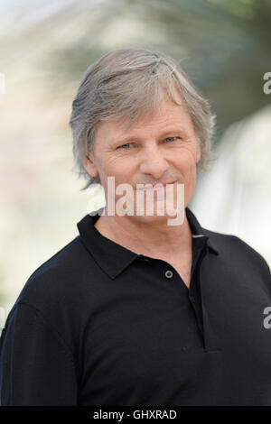 69e Festival de Cannes : Viggo Mortensen posing lors d'un photocall pour le film 'Le capitaine' fantastique (2016/05/17) Banque D'Images