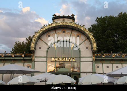 Cafe Karlsplatz Art Nouveau conçu par Otto Wagner comme une gare souterraine à Vienne Banque D'Images