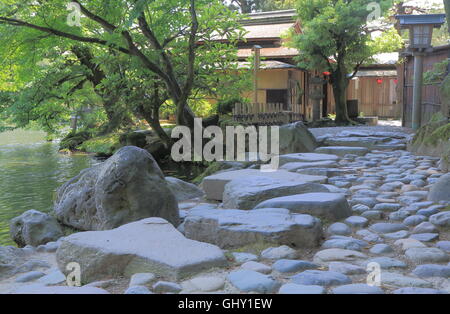 Dans le jardin Kenrokuen Kanazawa au Japon, l'un des trois grands jardins du Japon. Banque D'Images