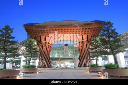 La gare de Kanazawa Kanazawa dans l'architecture moderne au Japon. Banque D'Images