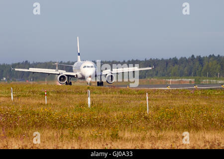 Brume de chaleur de l'Airbus A320 de Finnair floue Banque D'Images