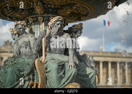 Place de la concorde avec le drapeau français, Paris, France Banque D'Images