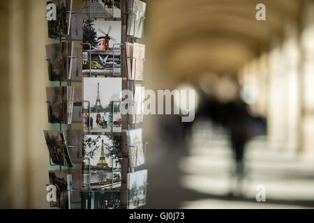 Cartes postales, Place des Vosges, Paris, France Banque D'Images