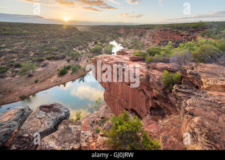 Le Hawk's Head Lookout sur la Murchison River Gorge, le Parc National de Kalbarri, Australie occidentale Banque D'Images