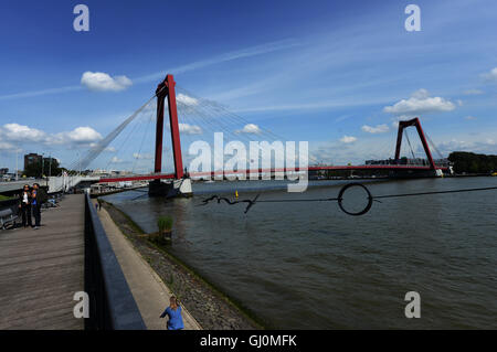 Le magnifique pont Willems à Rotterdam. Banque D'Images
