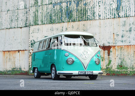 1966 VW Volkswagen écran divisé le camping-car. Centre du patrimoine mondial, Bicester Oxfordshire, Angleterre Banque D'Images