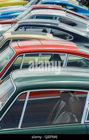 Porsche 911 voitures dans une ligne abstract Banque D'Images