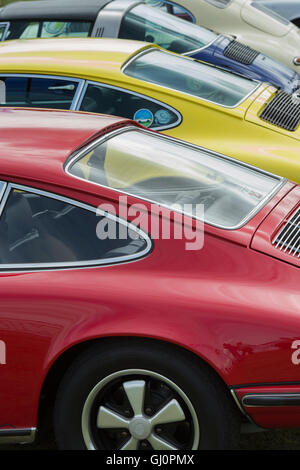 Porsche 911 voitures dans une ligne abstract Banque D'Images