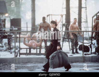 DIE AKTE JANE- Le Lieutenant Jordan O'Neil (DEMI MOORE) qu'un ungewohnter Anblick für die Soldaten der "navy seals", denn bislang waren ausschließlich Männer zu diesem erbarmungslosen Ausbildungsprogramm dans ruhmreichsten Eliteeinheit härtesten und der der amerikanischen zugelassen marine. Regie : Ridley Scott aka. Croix de la marine Banque D'Images