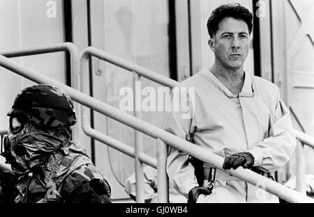 Épidémie - LAUTLOSE KILLER- In der kalifornischen Cedar Creek Kleinstadt bricht eine tödliche Epedemie aus. Offensichtlich wurde ein Killervirus aus Afrika eingeschleppt. Und der Le Colonel Sam Daniels Virologe Ex-Frau und seine, Roberta Keough versuchen einem Wettlauf mit der Zeit, Ein zu finden, Anti-Serum Militärs denn die haben eine konventionelle Lösung für das Sie beabsichtigen Problème 1 : Virus, den damit die ganze Stadt und durch einen Bombenabwurf auszuLöschen... Bild : Sam Daniels (Dustin Hoffman) Régie : Wolfgang Petersen aka. Déclenchement Banque D'Images