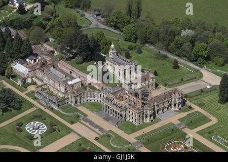 Vues aériennes de l'English Heritage Cour Witley et jardins près de Great Witley situé au milieu des champs de colza jaune du Worcesterhire campagne Banque D'Images