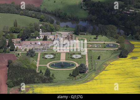 Vues aériennes de l'English Heritage Cour Witley et jardins près de Great Witley situé au milieu des champs de colza jaune du Worcesterhire campagne Banque D'Images