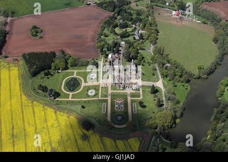 Vues aériennes de l'English Heritage Cour Witley et jardins près de Great Witley situé au milieu des champs de colza jaune du Worcesterhire campagne Banque D'Images