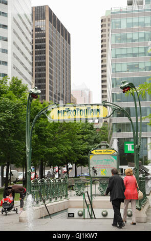 Hector Guimard art nouveau du métro Parisien à l'entrée de la station Square-Victoria, Montréal, Québec, Canada Banque D'Images