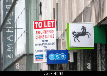 La Banque Lloyds TSB, activité bancaire, signe à Derby Square, Liverpool, Merseyside, Royaume-Uni Banque D'Images