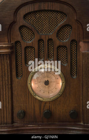 Partie de old grunge vintage radio close up. Banque D'Images