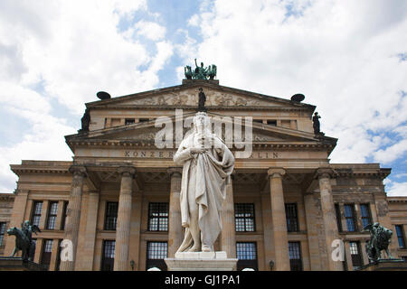 Schiller statue devant Konzerthaus (salle de Concert) à Berlin Banque D'Images