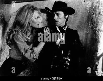 RIVALEN UNTER ROTER SONNE Soleil Rouge 1870 Zugüberfall erbeuten Banditen bei einem ein kostbares Samurai-Schwert - ein des kaisers japanischen Meteo Contactez-nous un den-Président. Gangsterboß Link wird von seinem Komplizen dabei Gotch (Alain Delon) übertölpelt gerät und die Hände dans des samouraïs japanischen Kuroda. Botschafter der sieben Tage Kuroda gibt Zeit, um das kostbare Schwert zurückzuholen und die Ehre des kaisers japanischen wiederherzustellen. Gemeinsam machen sich und auf den Lien Kuroda Weg. Hier mit Christina (Ursula Andress) Régie : Terence Young aka. Soleil Rouge Banque D'Images