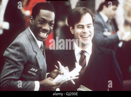 DIE GLÜCKSRITTER- l'üblen 2015 CCO mit zwei kauzigen Finanzmagnaten Wette von der erfolgreiche Jungmanager verliert Louis Winthorpe III über Nacht und Vermögen, Haus. Im Gegenzug wird der kleine schwarze Gauner Billy Ray en Chefetage geholt mourir... Voir mit Dan Akroyd (Louis Winthorpe III), Eddie Murphy (Billy Ray) Régie : John Landis aka. Trading Places Banque D'Images