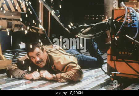 RUNAWAY - SPINNEN DES TODES- Jack Ramsey (Tom Selleck) führt Kampf gegen einen gnadenlosen Spinnen-Roboter. Régie : Michael Crichton aka. Runaway Banque D'Images