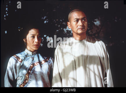 DIE 73. OSCAR - VERLEIHUNG Et le gagnant est... Bester fremdsprachiger TIGRE & DRAGON Film ' '. Ang Lee Martial-Arts-Film erhielt außerdem noch einen Oscar für die beste Kamera (Peter Pau). Voir aus 'Tigre et Dragon' mit Michelle Yeoh et Chow Yun Fat. 1487 Banque D'Images