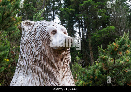 Détail de la statue d'Hercule l'ours en Langass Woods, North Uist par Iain Chalmers. Plus de détails dans la description. Banque D'Images