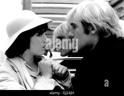 MORD UM MACHT- Laure ist mit demer Samson liiert, der durch einen Killer sein Leben verliert. Doch auch der Killer verliebt sich das Mädchen. Laure bereit ist zu - la NHI, wenn er das Aussehen desers annimmt. Voir mit Isabelle ADJANI (Laure) und GeRARD DEPARDIEU (Samson Samson/Killer) Régie : AndrÄ TÄchinÄ alias. Barocco Banque D'Images