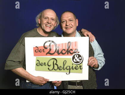 DER DICKE UND DER BELGIER- SAT1 2245 DIETHER KREBS, Sketch-Großmeister der deutsche mit der belgischen und, Rubens-Figur TRANSPORTER GOOSSENS, Comedy-König der aus dem Land der Pommes und Pralinen, beweisen eindrucksvoll, wie gut ihr Humour harmoniert... aka. Sketch-Show mit Diether Krebs und Transporter Goossens Banque D'Images